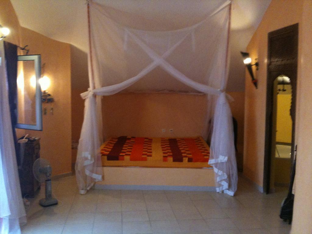 Hotel Le Clos Des Papillons 살리 포르투달 객실 사진
